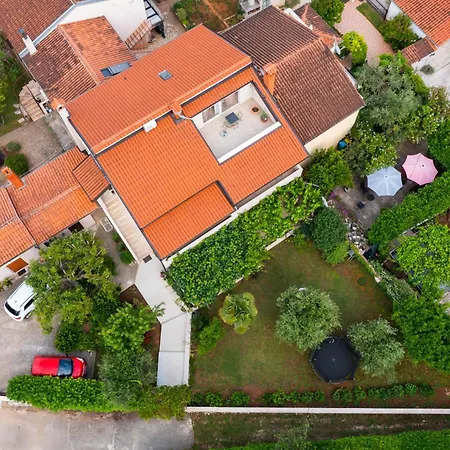 Apartman Pergola With Garden In Porec