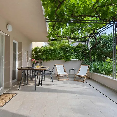 Pergola With Garden In * Poreč